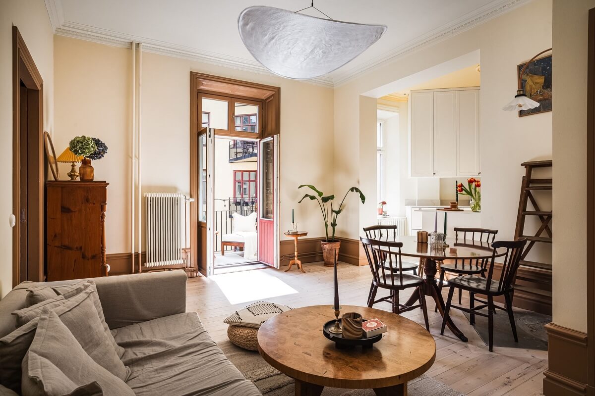 open plan living room with beige walls and brown skirting