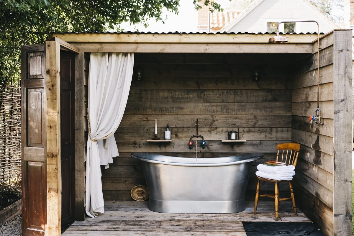 outdoor-bath-the-workers-cottage-nordroom