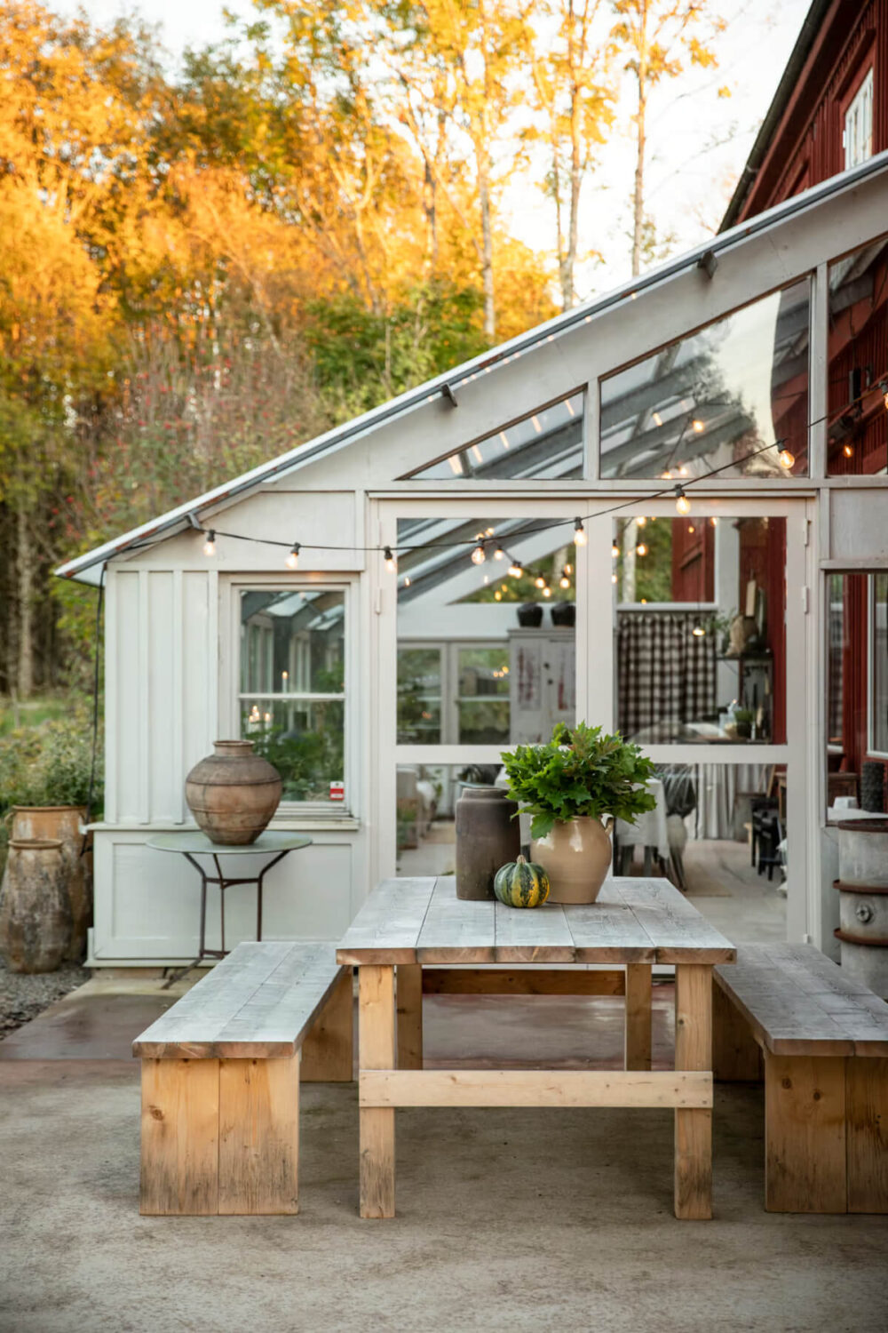 outdoor dining table