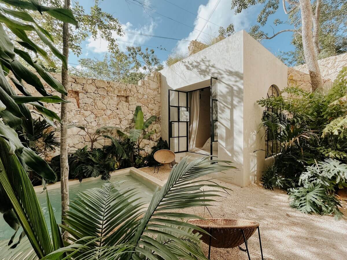 outdoor-space-walled-swimming-pool-tulum-airbnb-nordroom