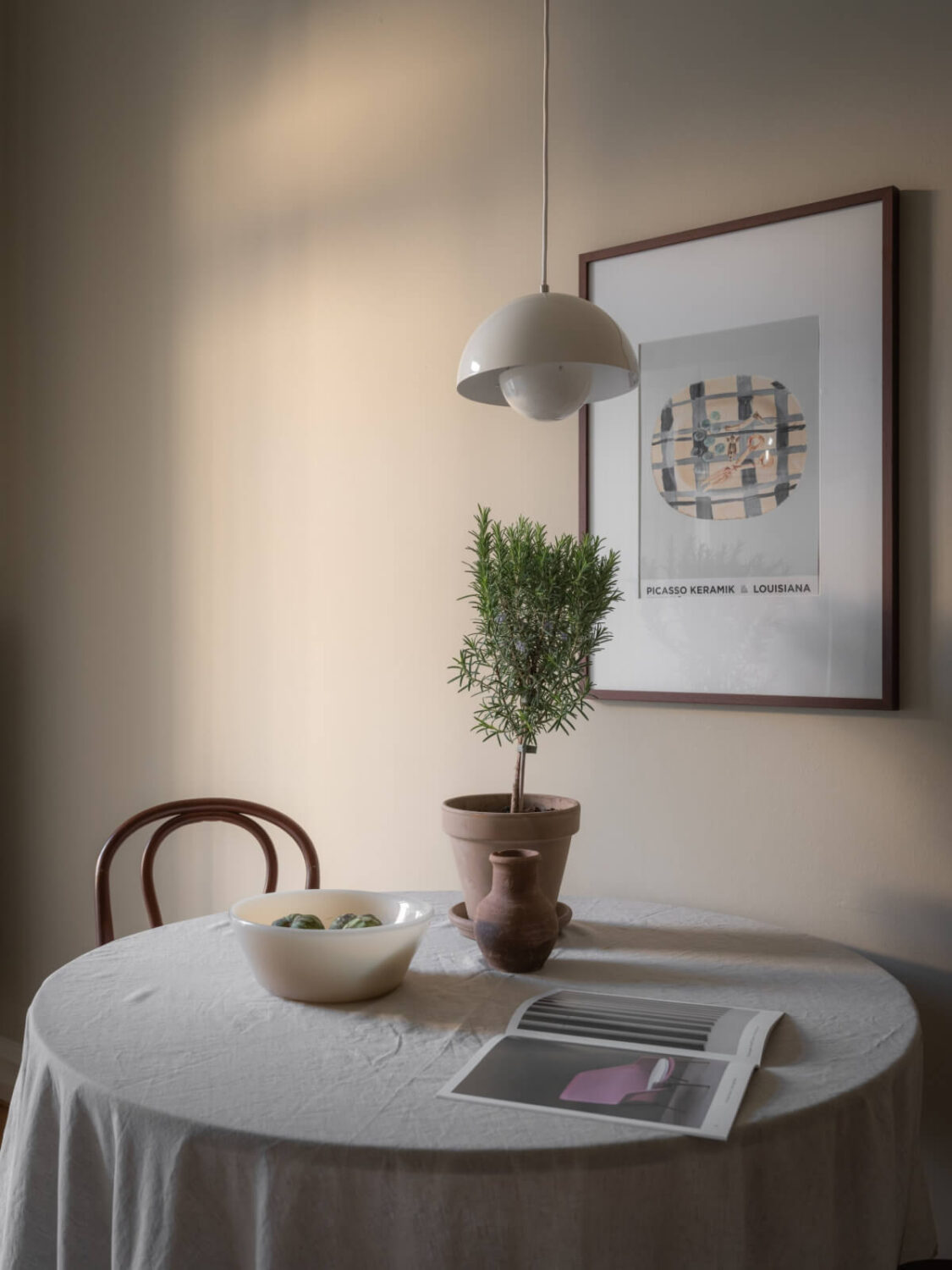round kitchen table