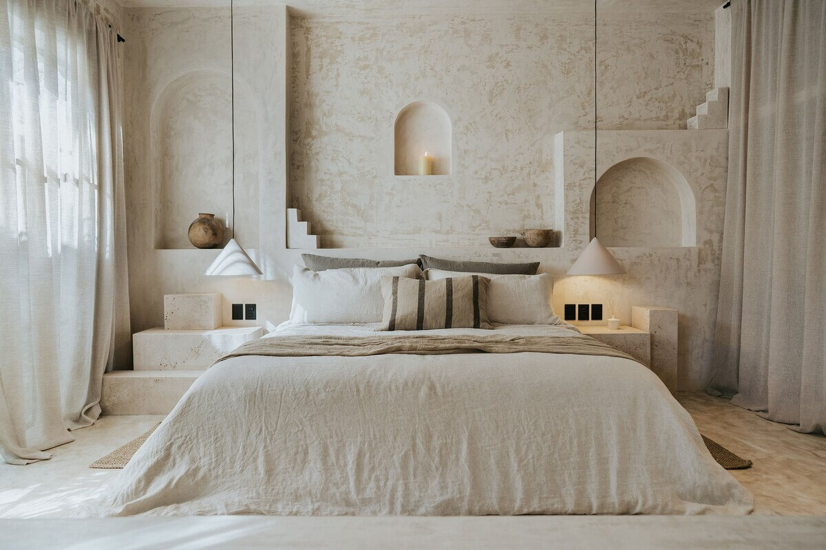 serene-bedroom-scultpural-niches-tulum-airbnb-apartment-nordroom