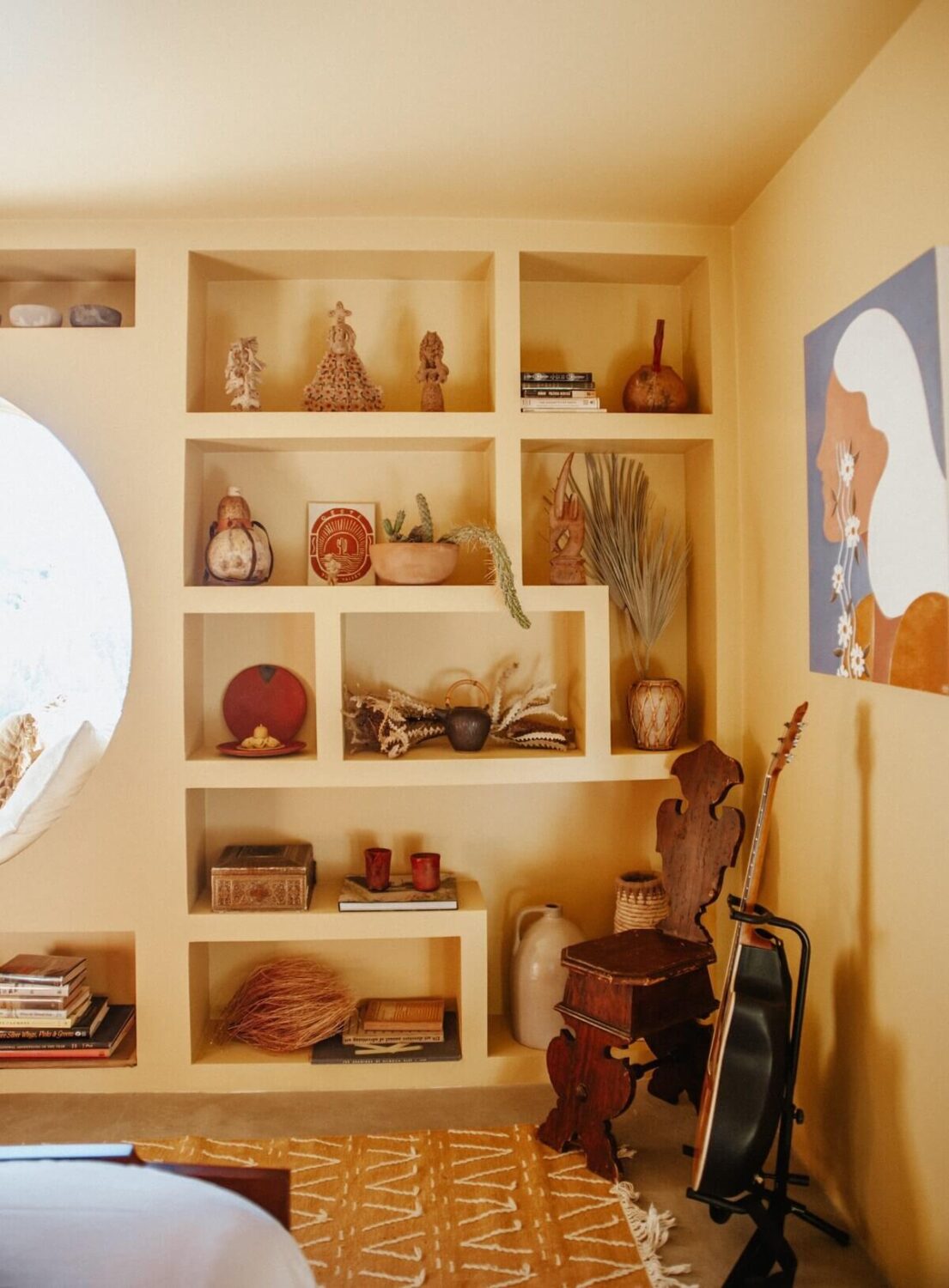 shelves-pale-yellow-bedroom-nordroom