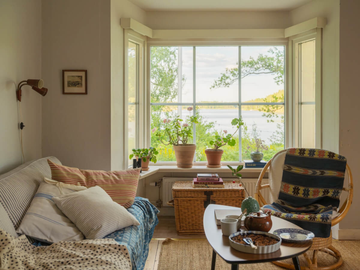 sitting room lake view
