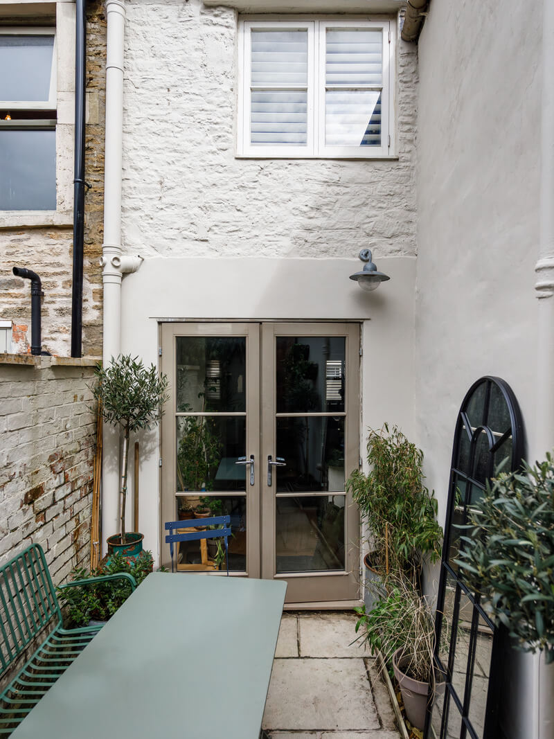 small cottage patio garden
