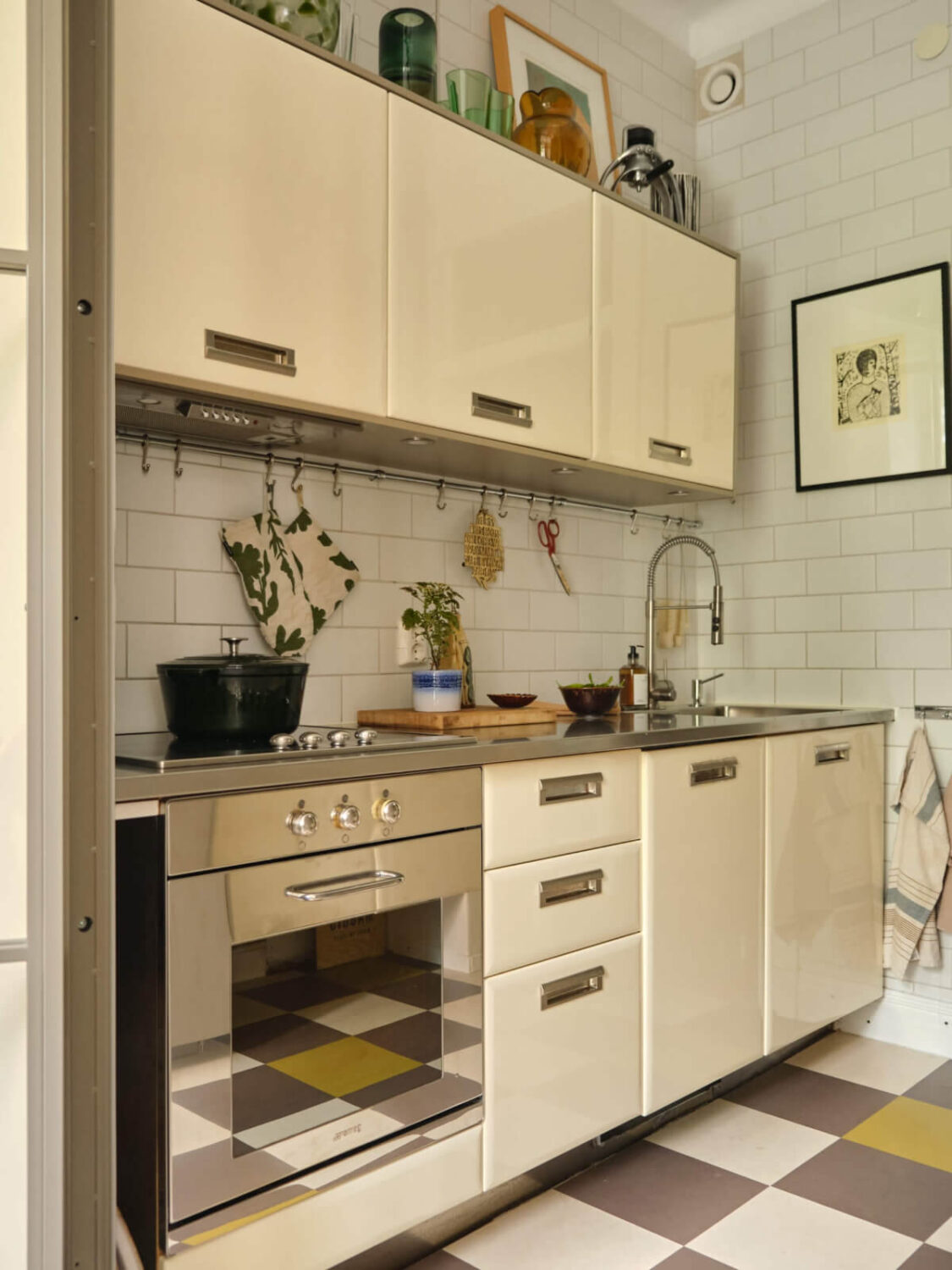 small kitchen checkerboard floor
