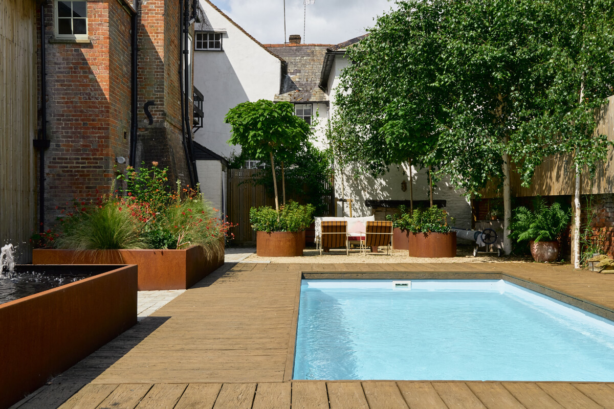 swimming pool