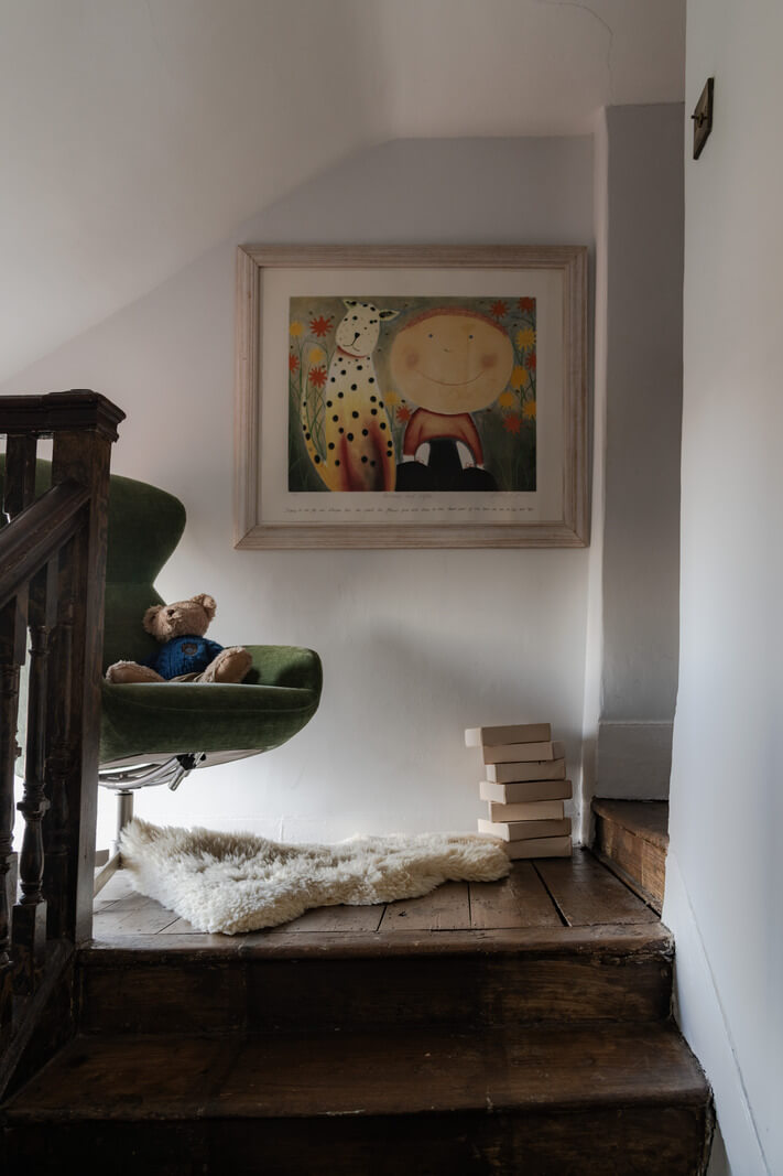 swivel chair on landing