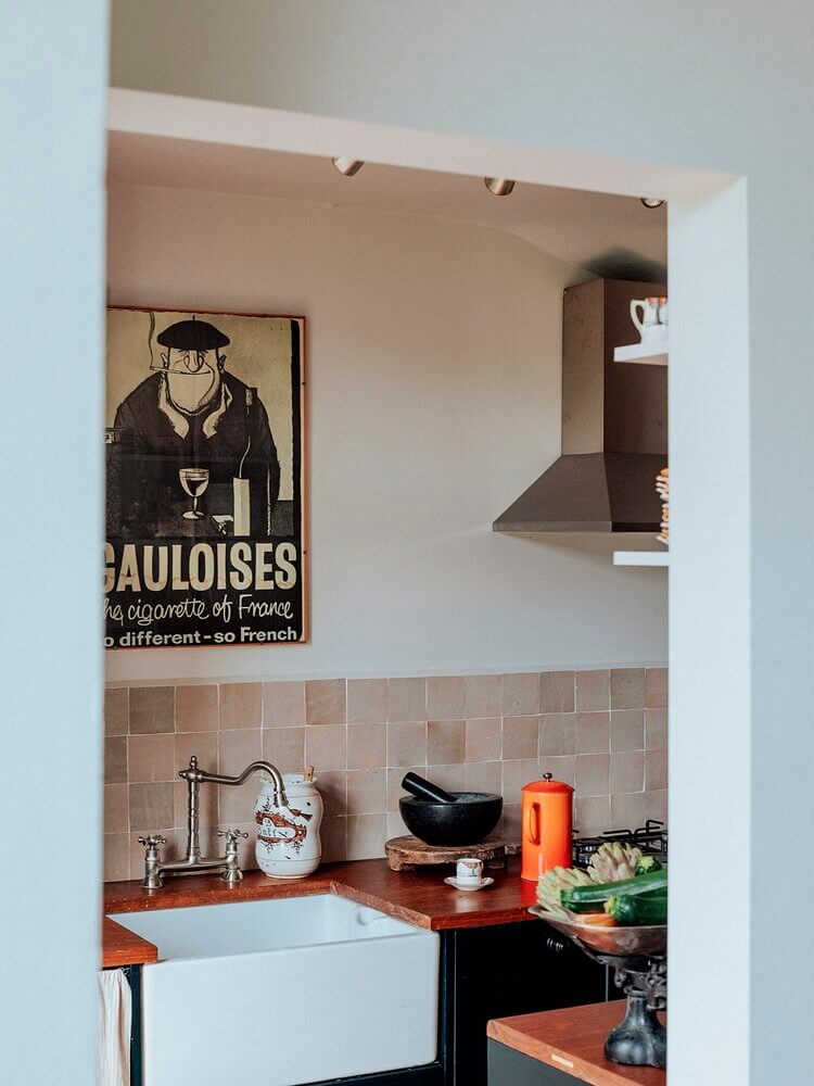TheSmallLondonApartmentOfAnAntiquesDealer TheNordroom6 The Pros and Cons of a Wooden Kitchen Countertop