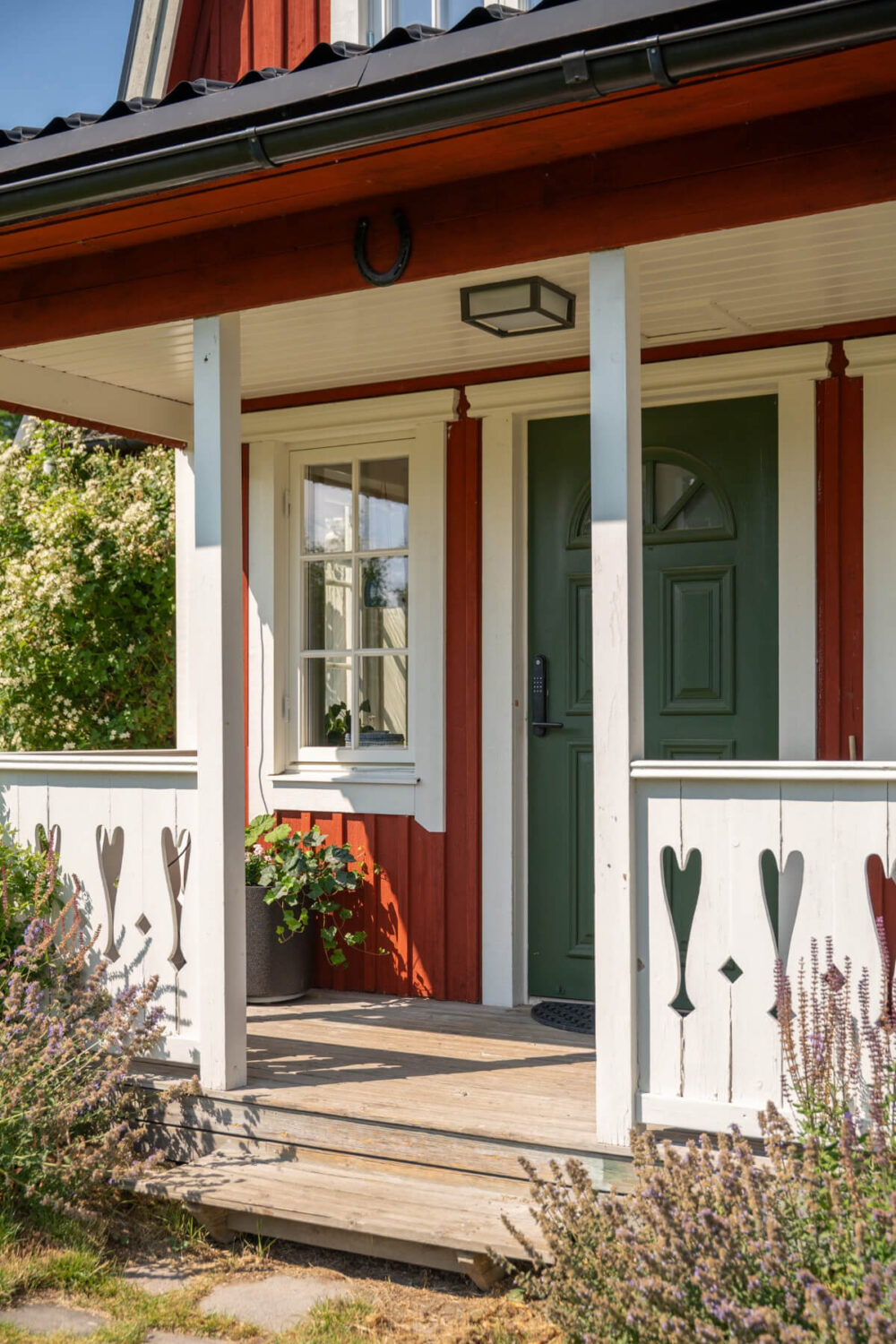 A Charming Historic Country House North of Stockholm 2 veranda