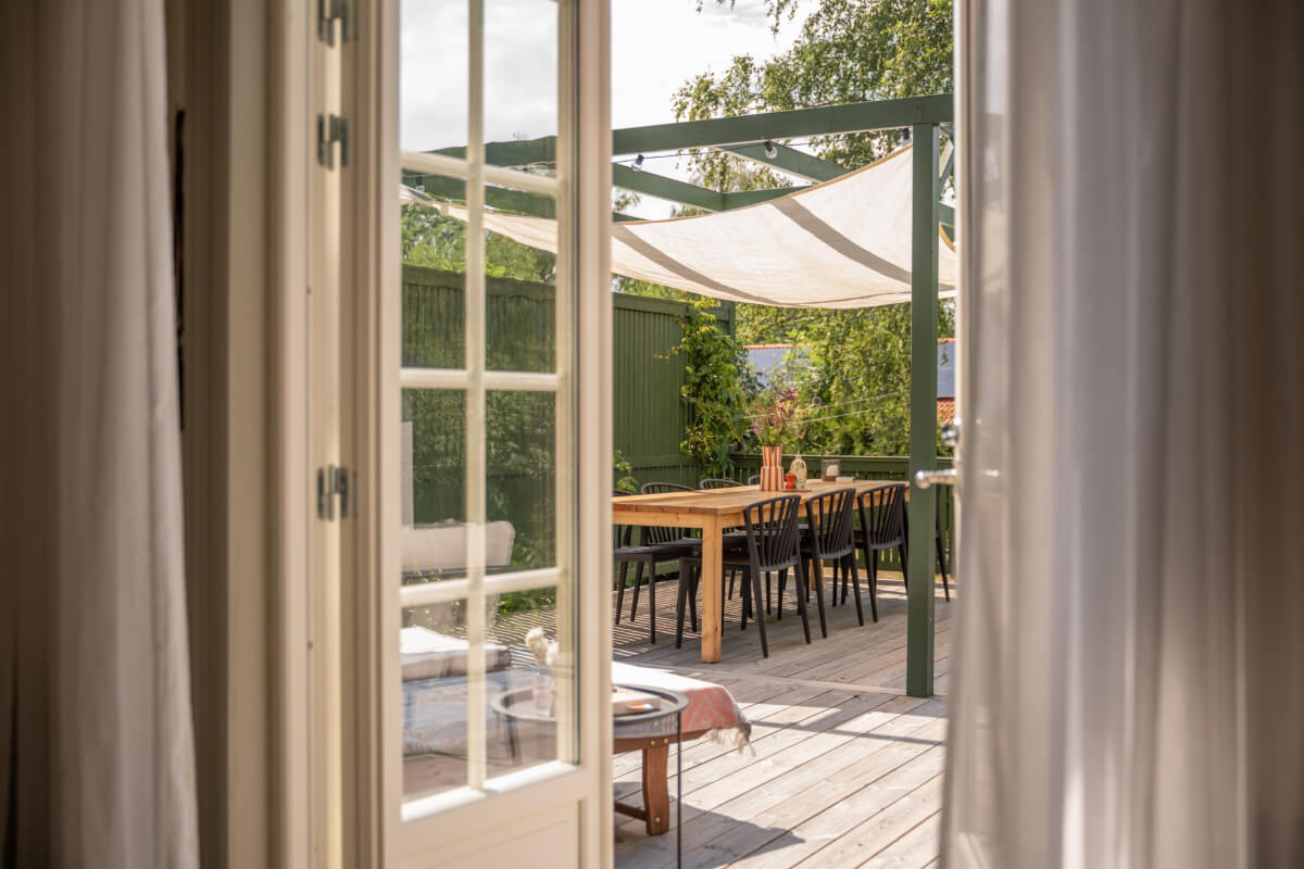view onto terrace with pergola