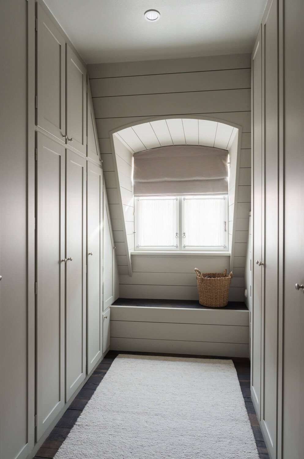 walk in closets window seat