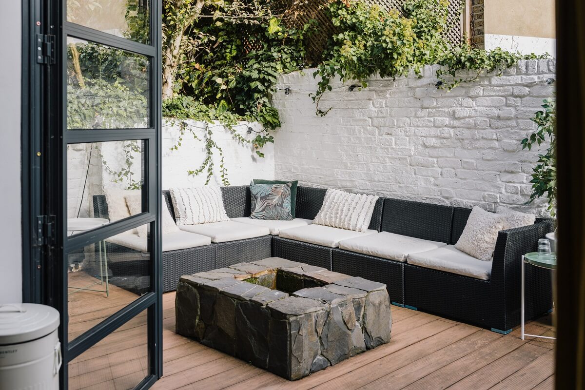walled city garden with corner bench A Charming One-Bedroom Apartment with a Courtyard Terrace