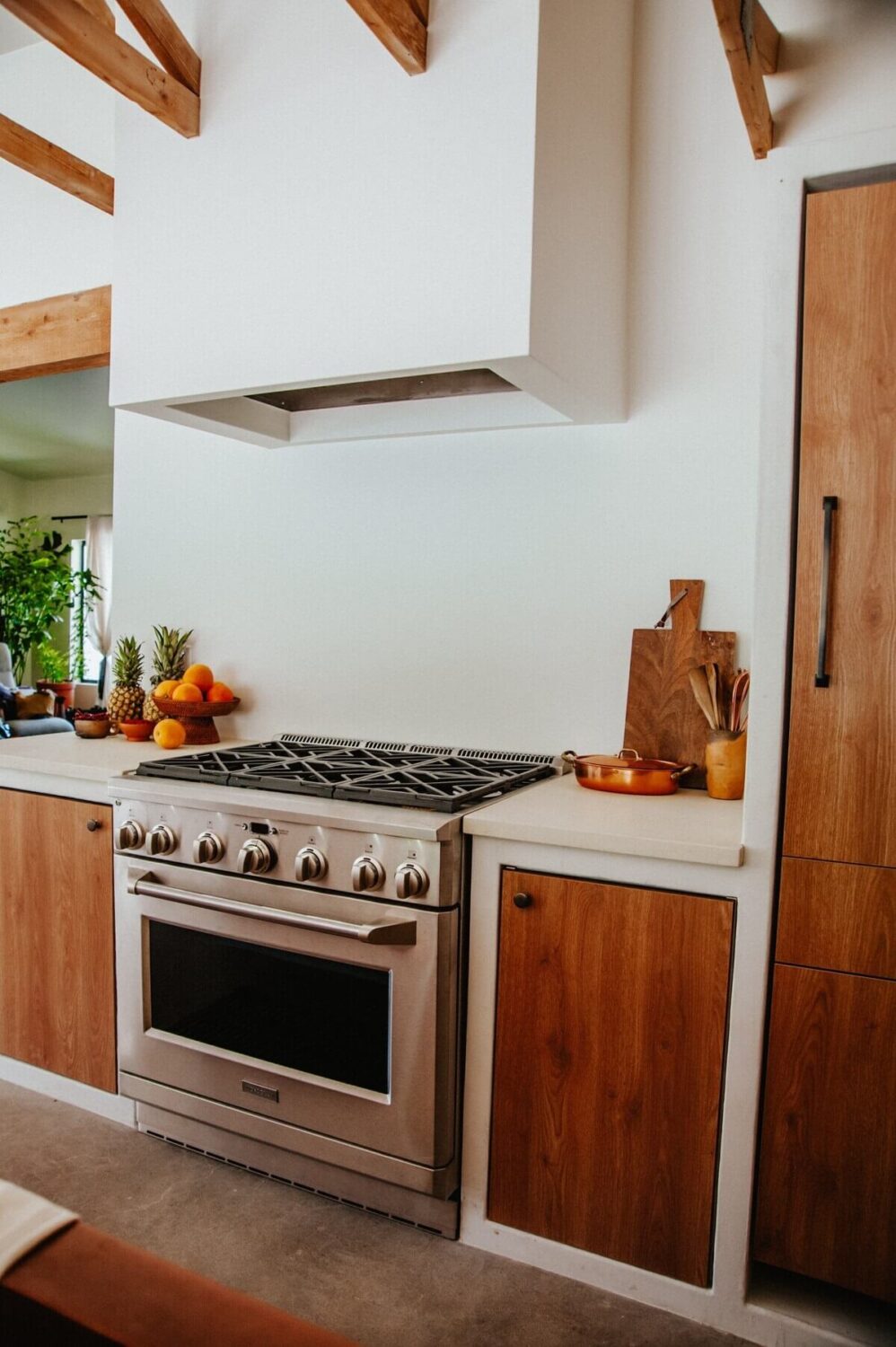 white-kitchen-natural-wooden-cabinet-fronts-nordroom