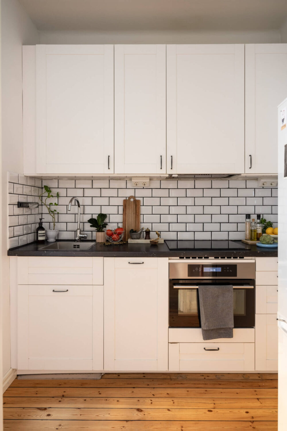 white kitchen subway tiles