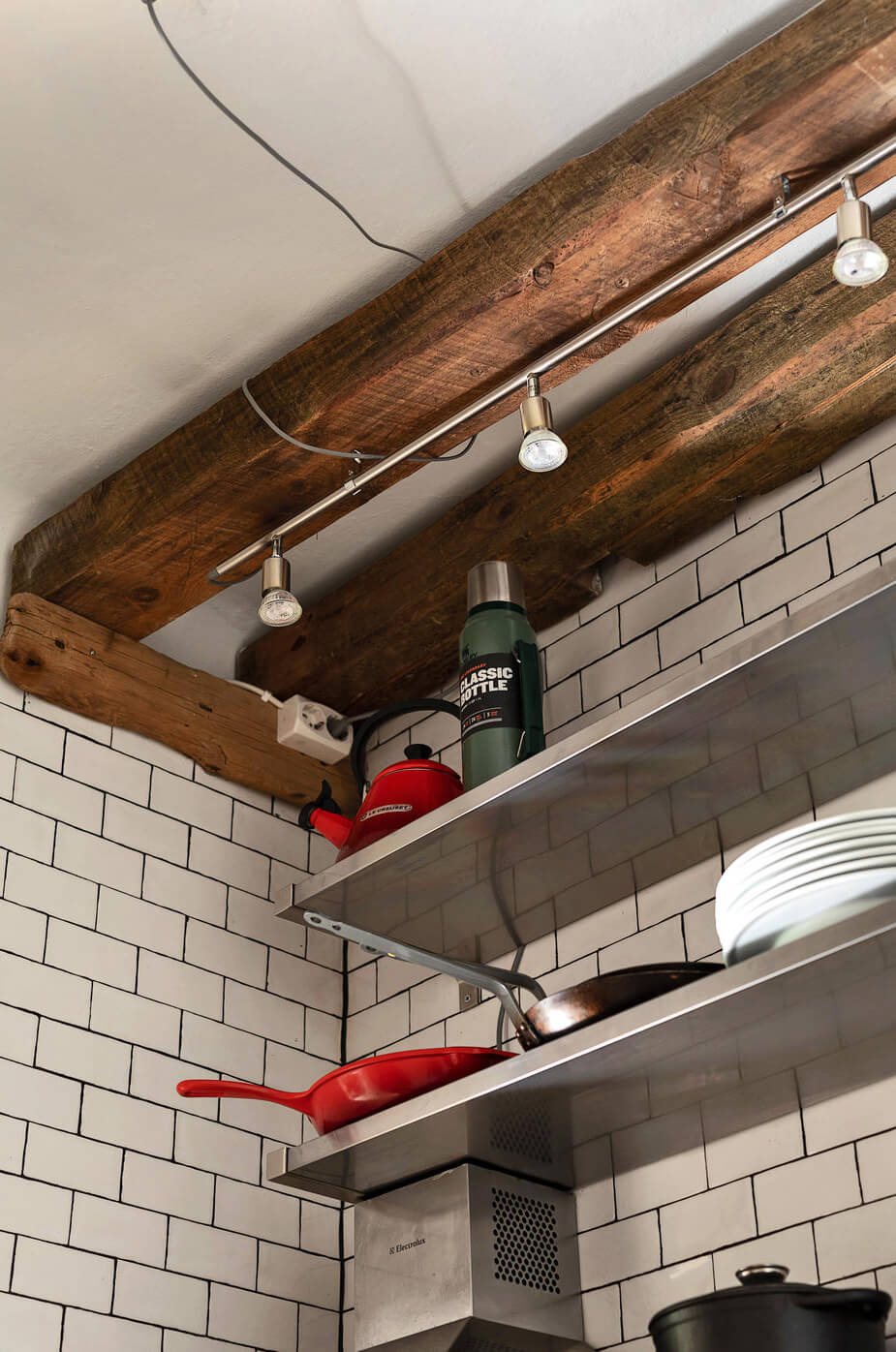 wooden beams detail