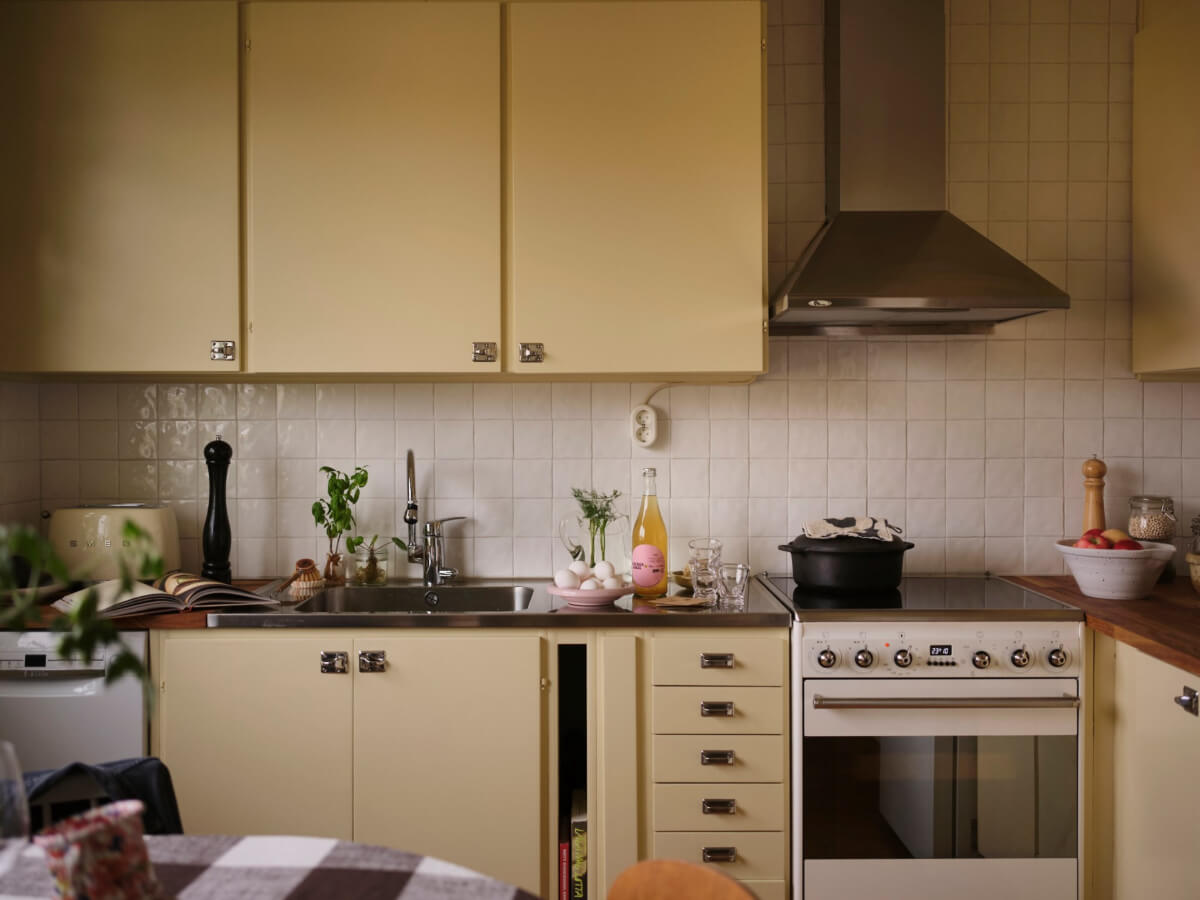 yellow kitchen cabinets