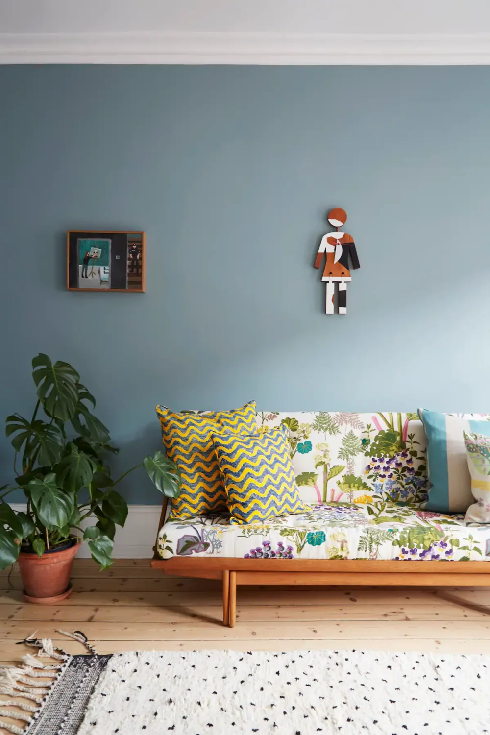 blue wall sitting room