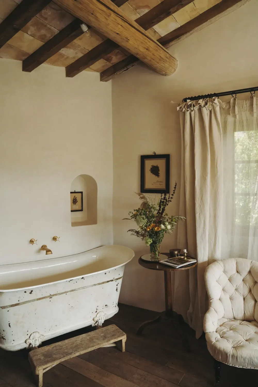 freestanding-clawfoot-bath-wooden-floor-ceiling-beams-nordroom