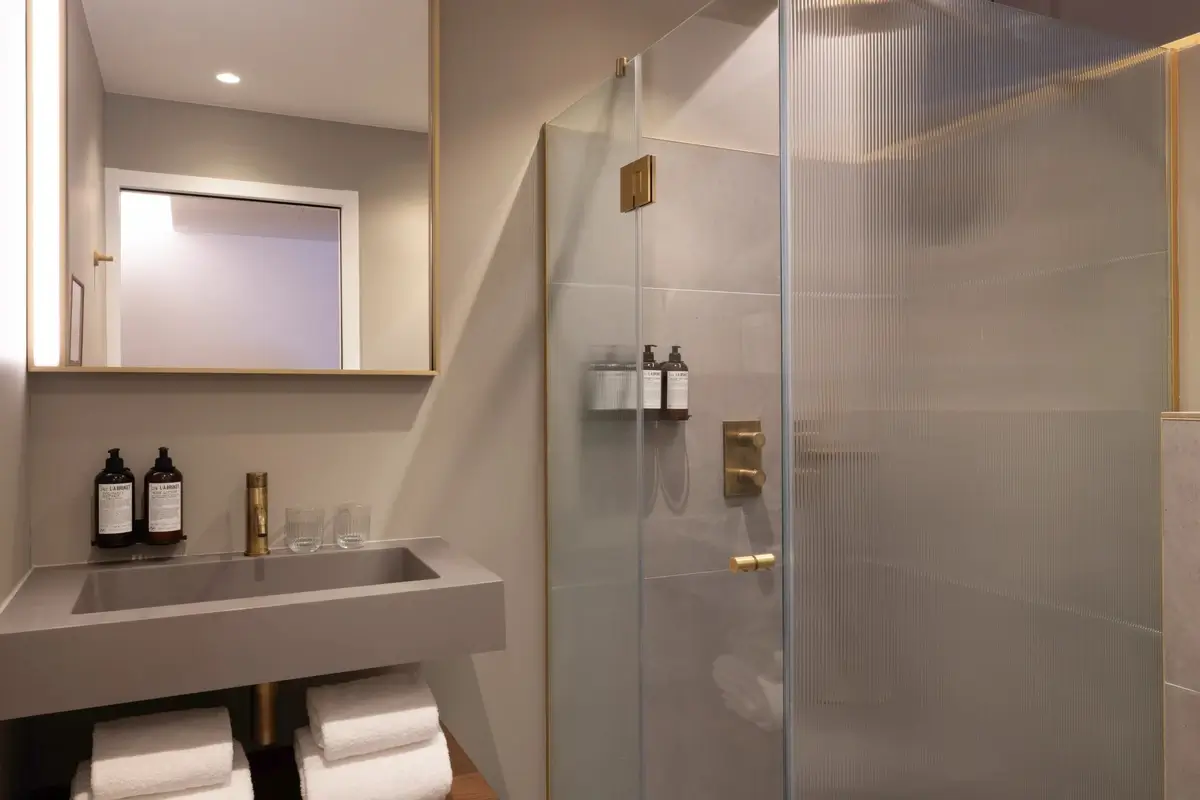 hotel pilgrim chambres superieure 00316a8096 hotel pilgrim md 656461cc4d73e270649432 Top Boutique & Design Hotels in the Latin Quarter of Paris