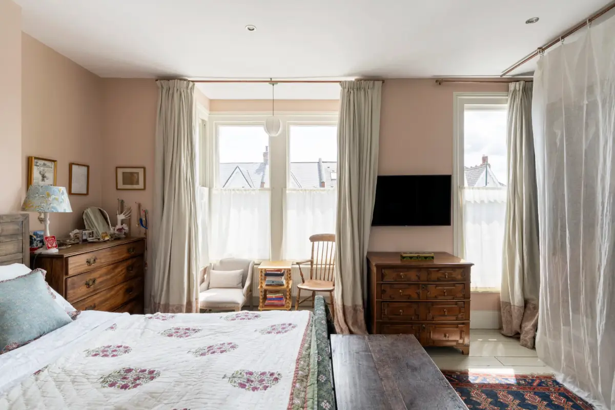 pink bedroom