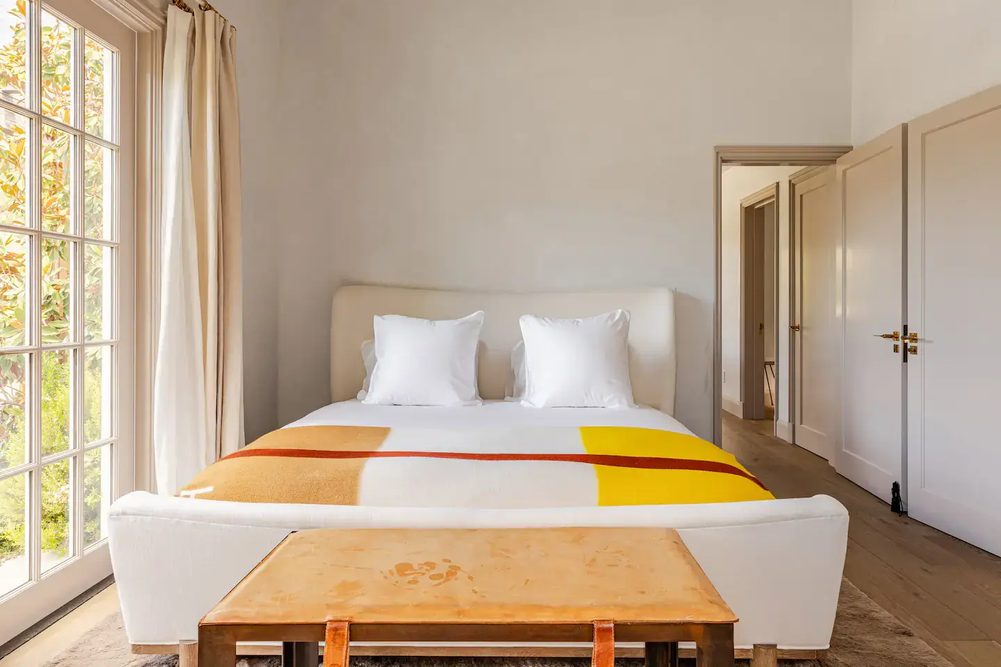 serene-bedroom-guesthouse-gwyneth-paltrow-nordroom