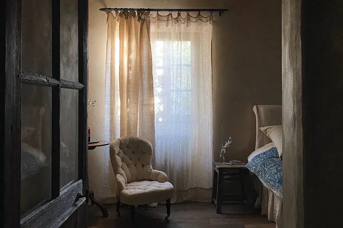 serene-french-style-bedroom-country-house-nordroom