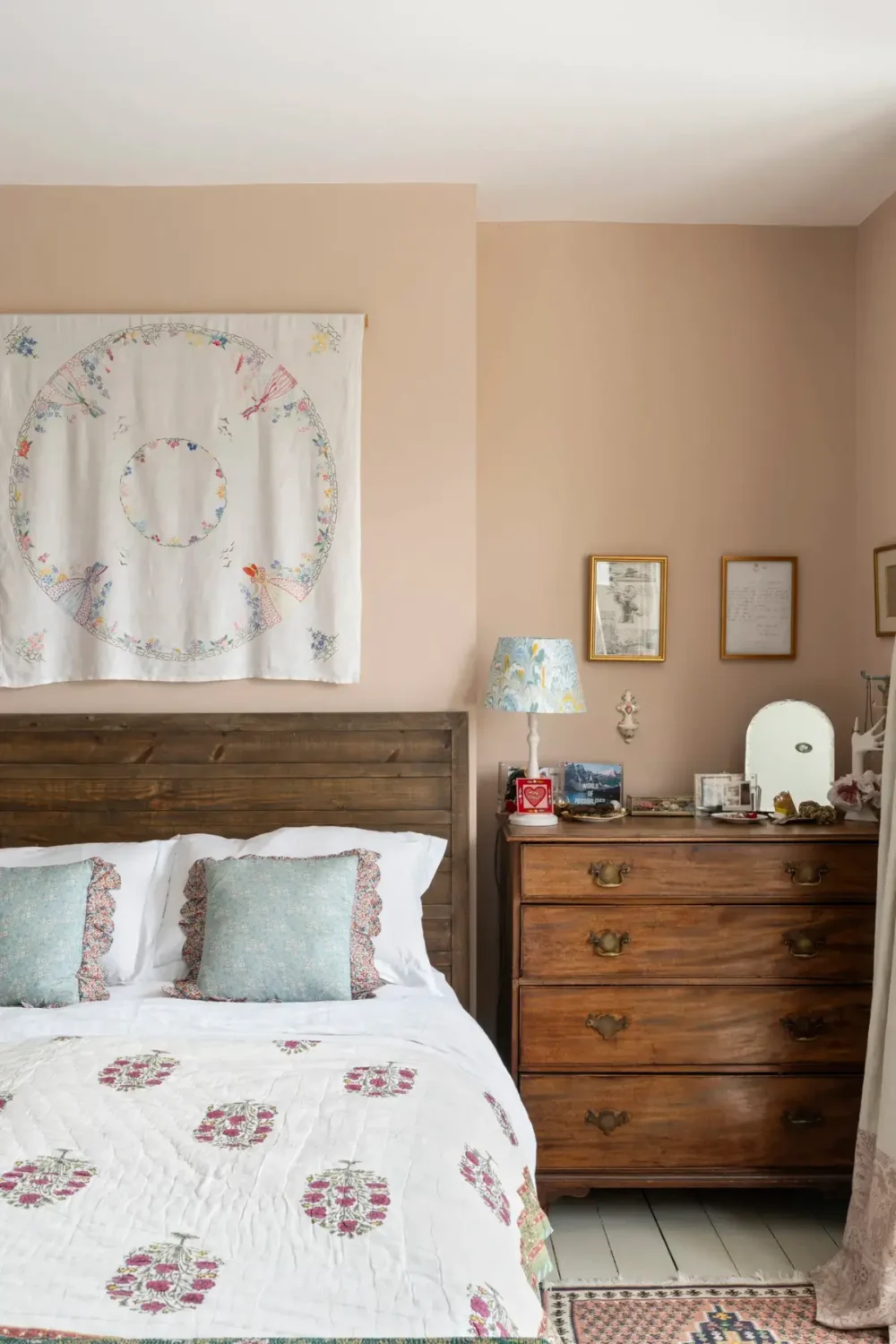 soft-pink-bedroom